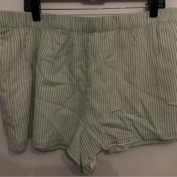 Zara Striped Gray Women's Shorts - Picture 5 of 8